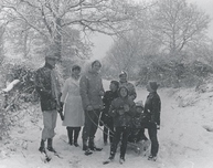 thumb_1968_01_Moseley_Family_Snow.jpg