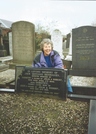 thumb_1995_007_Julia_s_parents_grave.jpg