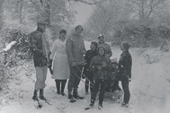 thumb_1968_02_Moseley_Family_in_Snow.jpg
