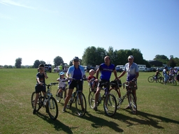 thumb_Basingstoke_Big_Wheel._Charity_ride.jpg