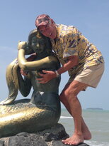thumb_Checking_on_a_mermaid__Songkla__Thyland.jpg