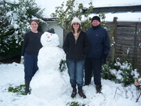 thumb_Snowman_with_the_Lowdons.jpg