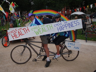 thumb_Tandem_in_Bristol_Bike_Parade..jpg
